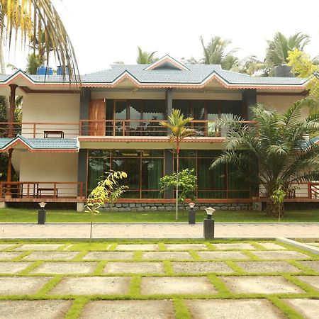 Lara Lake View Resort Thiruvananthapuram Buitenkant foto
