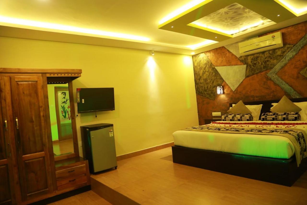Lara Lake View Resort Thiruvananthapuram Buitenkant foto