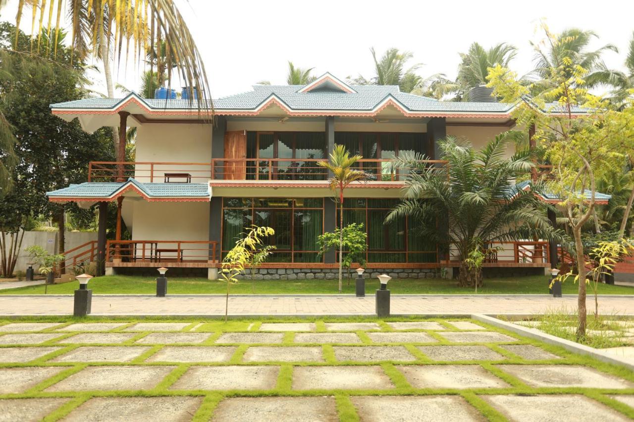 Lara Lake View Resort Thiruvananthapuram Buitenkant foto