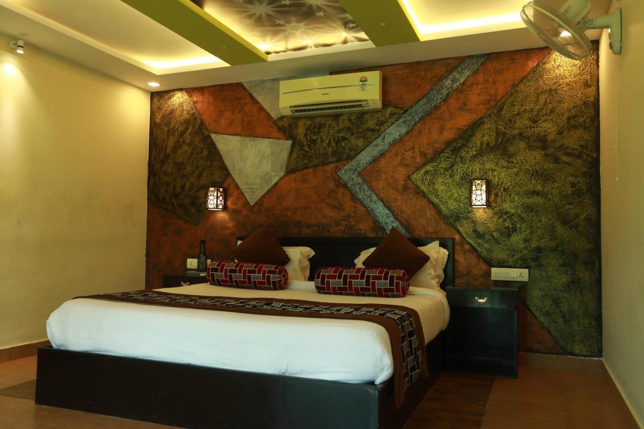 Lara Lake View Resort Thiruvananthapuram Buitenkant foto