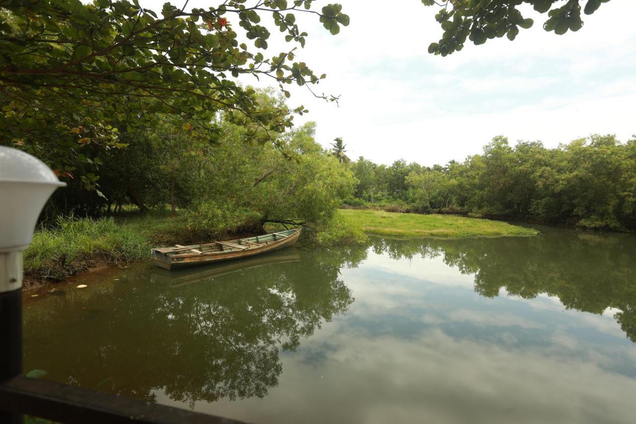 Lara Lake View Resort Thiruvananthapuram Buitenkant foto
