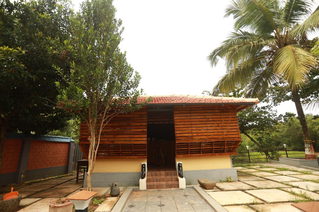 Lara Lake View Resort Thiruvananthapuram Buitenkant foto