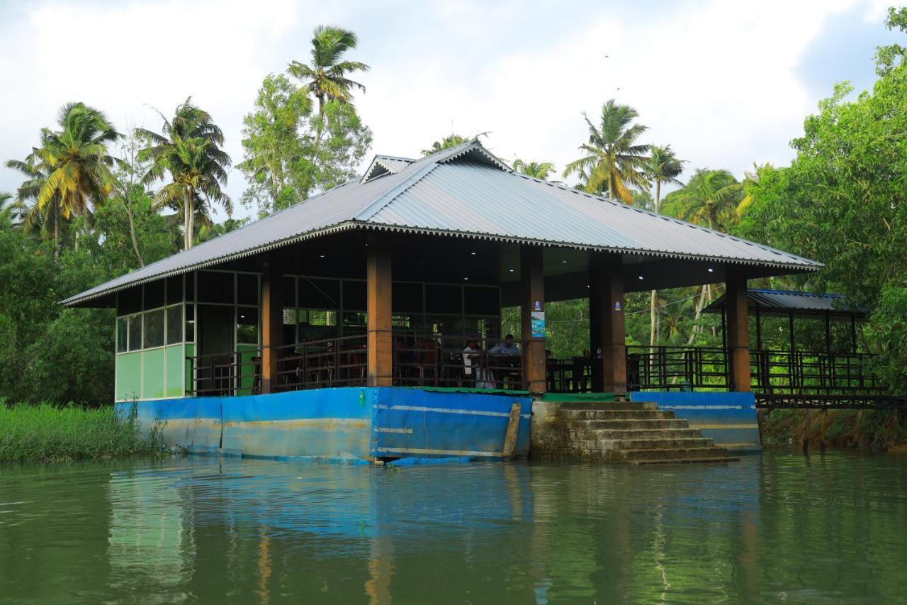 Lara Lake View Resort Thiruvananthapuram Buitenkant foto